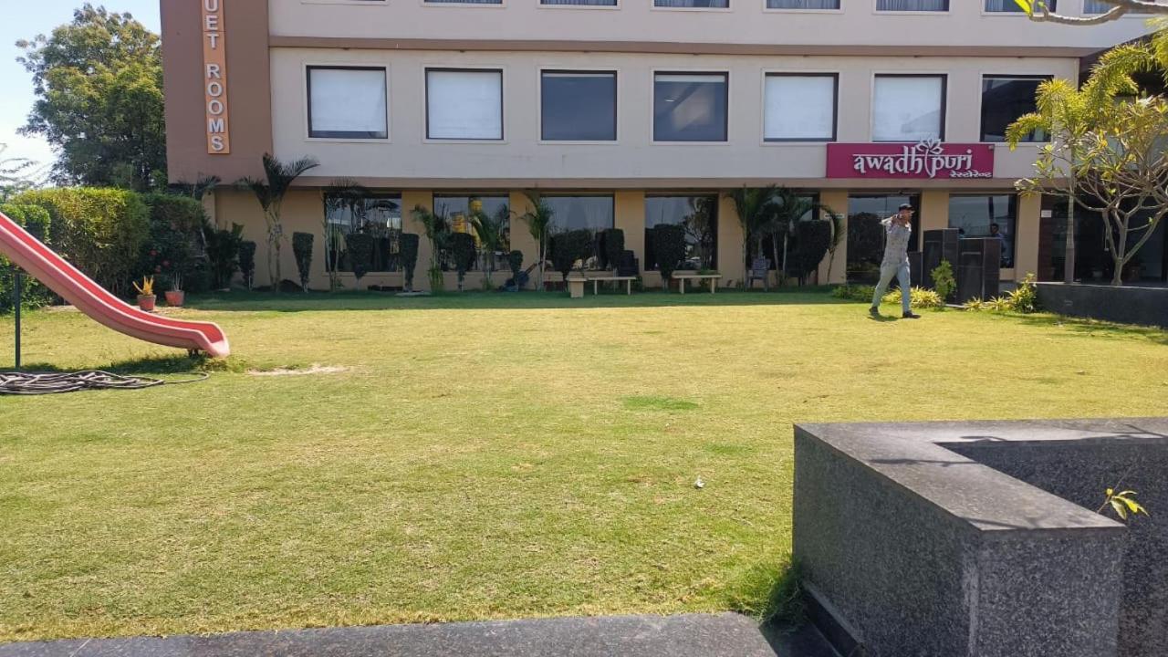 Mahesana Hotel Shivalik - Mehsana מראה חיצוני תמונה