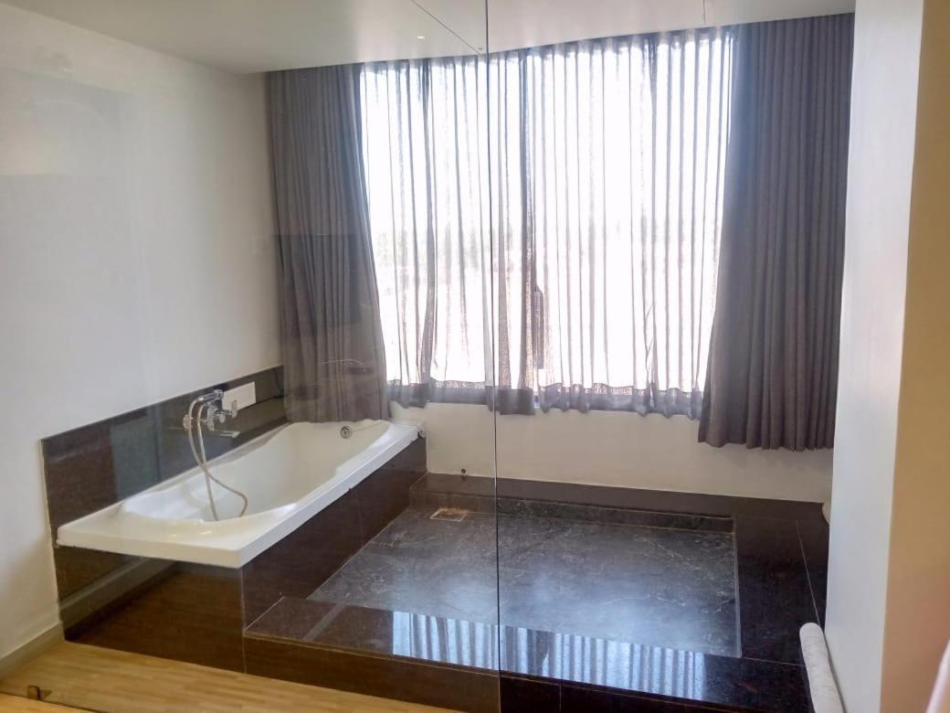 Mahesana Hotel Shivalik - Mehsana מראה חיצוני תמונה