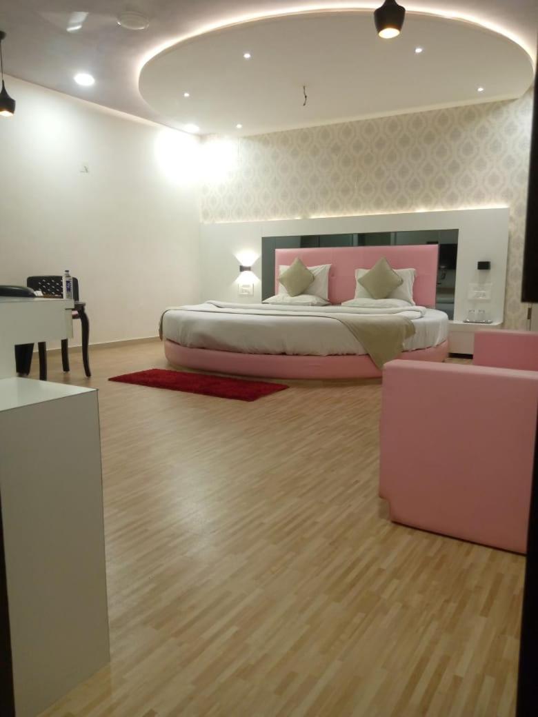 Mahesana Hotel Shivalik - Mehsana מראה חיצוני תמונה
