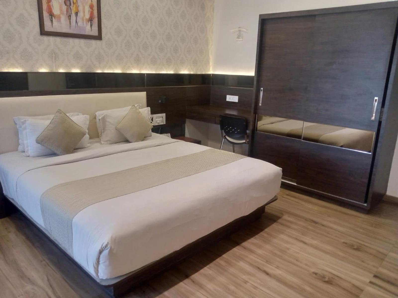 Mahesana Hotel Shivalik - Mehsana מראה חיצוני תמונה