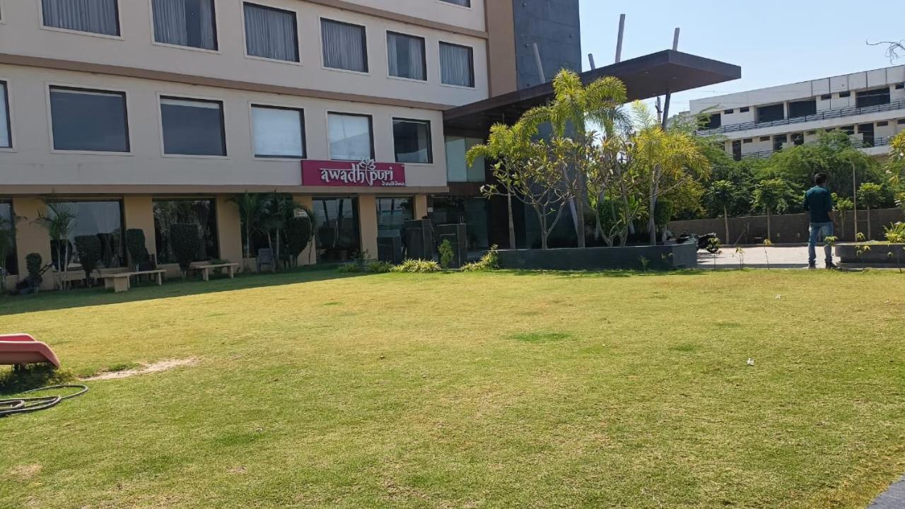 Mahesana Hotel Shivalik - Mehsana מראה חיצוני תמונה