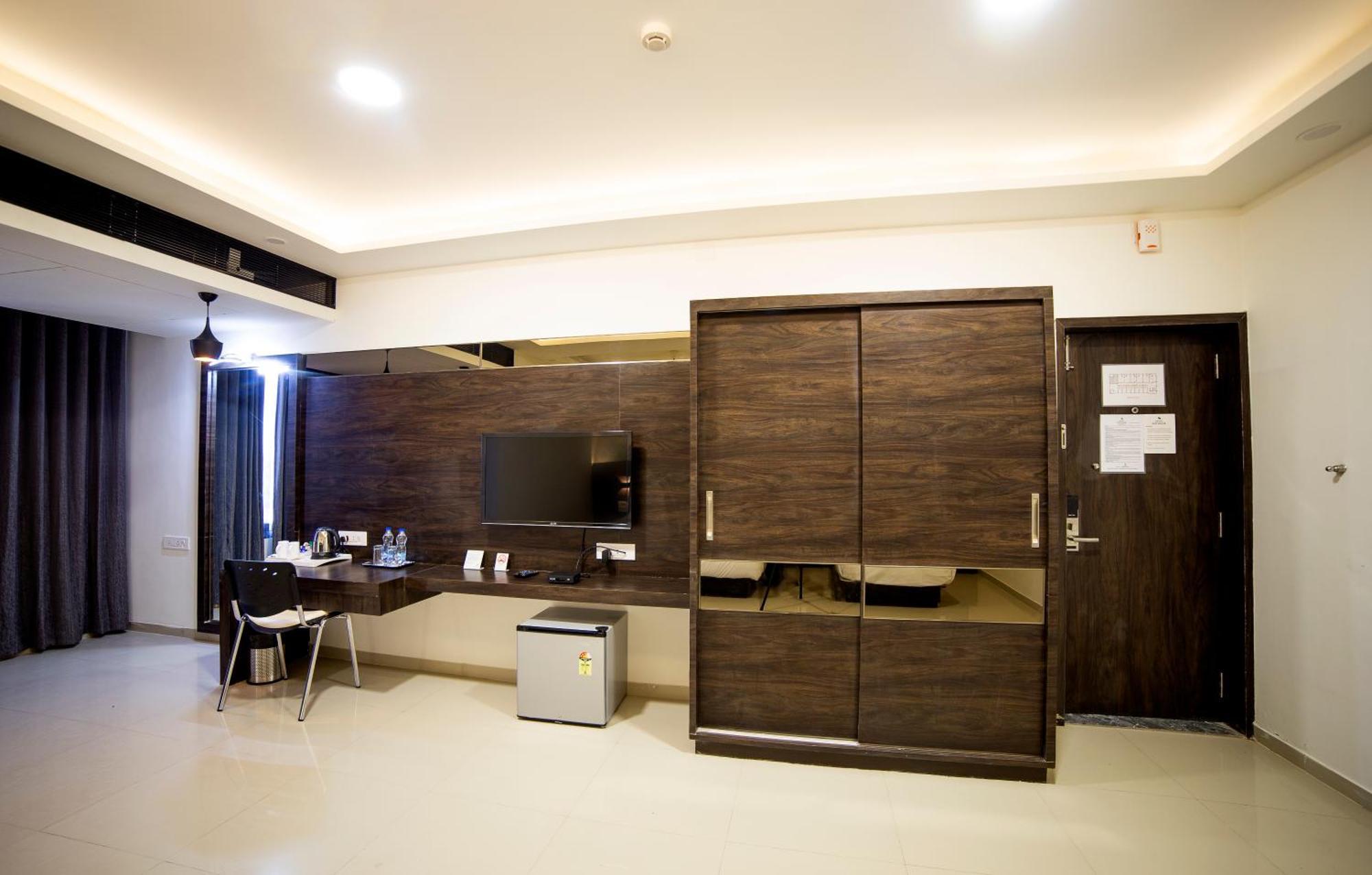 Mahesana Hotel Shivalik - Mehsana מראה חיצוני תמונה